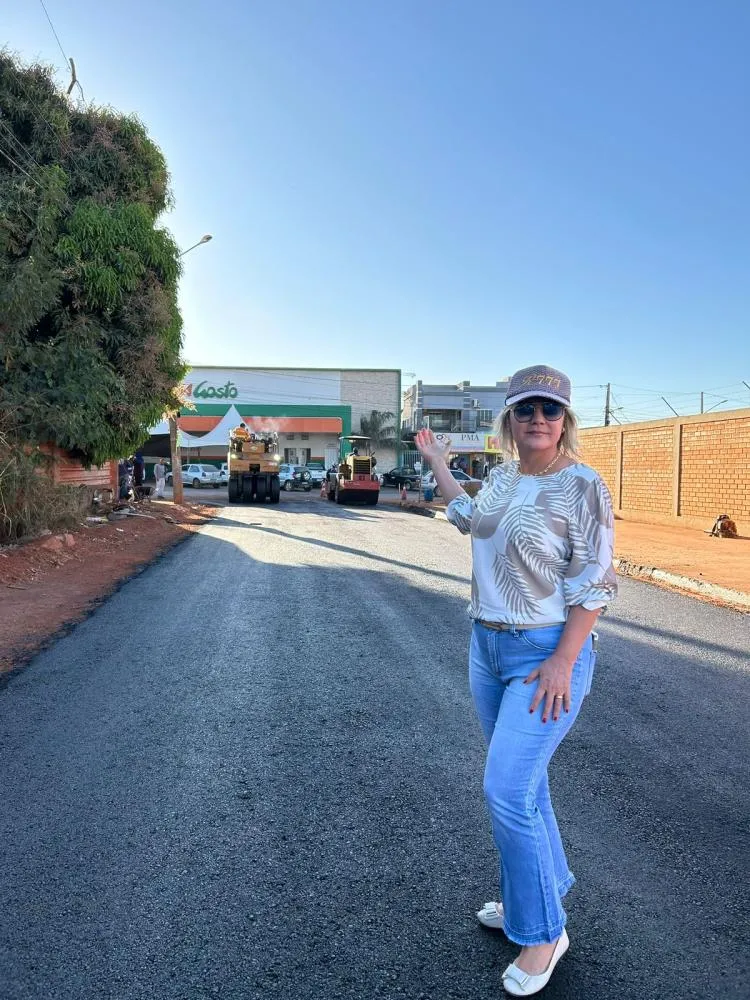 Vereadora Rosy Prado celebra conclusão de obra de pavimentação no Parque Del Rey