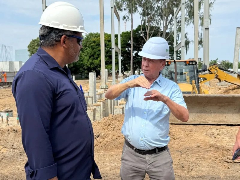 Prefeito vistoria obra da nova sede da Prefeitura de Sinop; construção chega a 15%