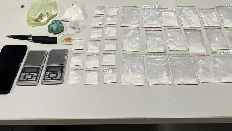 Homem é preso com cocaína no estacionamento de mercado em VG