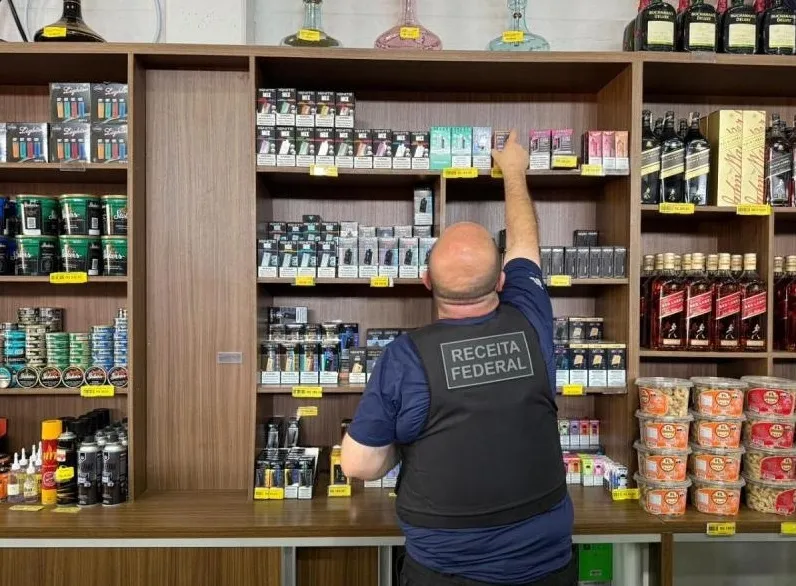 Comércios de Sinop são alvos de operação contra contrabando de mercadorias