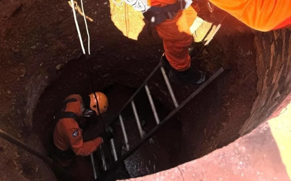 Corpo de Bombeiros resgata corpo encontrado em poço de 12 metros de profundidade