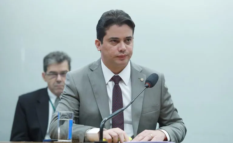 Comissão aprova exigência de boas práticas de fabricação para registro de medicamentos 