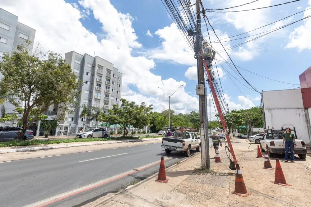 Ação da Prefeitura de Cuiabá e Energisa retira mais de uma tonelada de fios em desuso