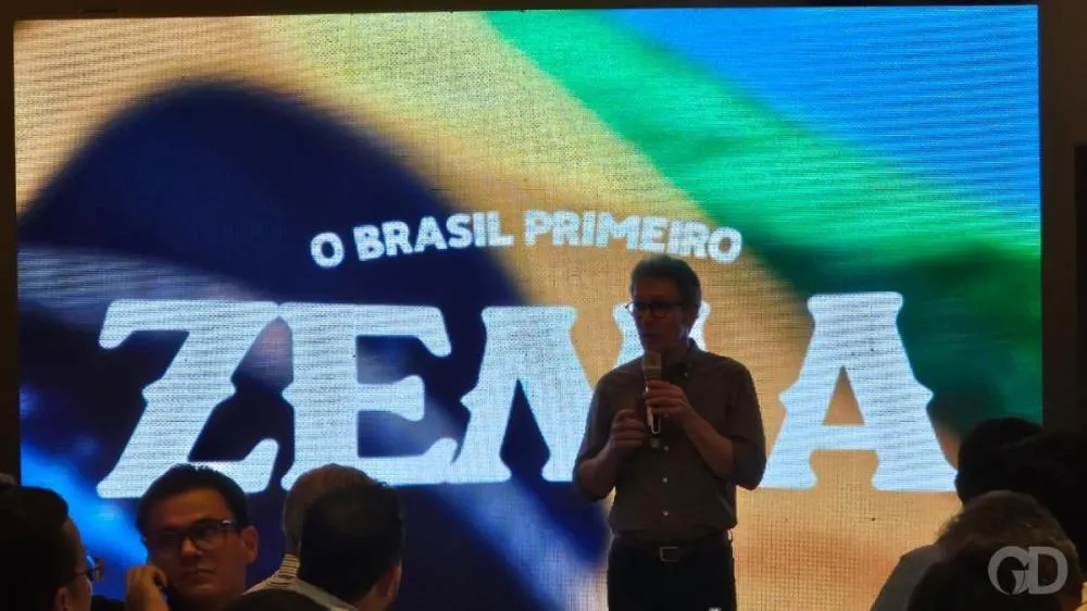 Zema diz que brasileiro quer político de direita menos radical para 2026