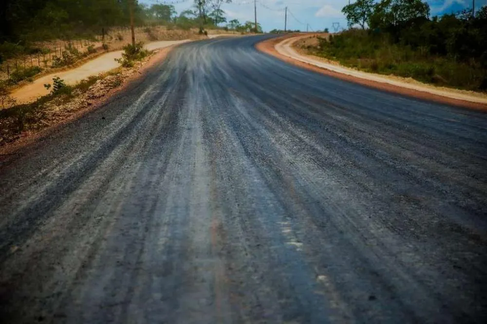 Botelho fiscaliza obras de pavimentação no Dr. Fábio, Ponte de Ferro e Coxipó do Ouro