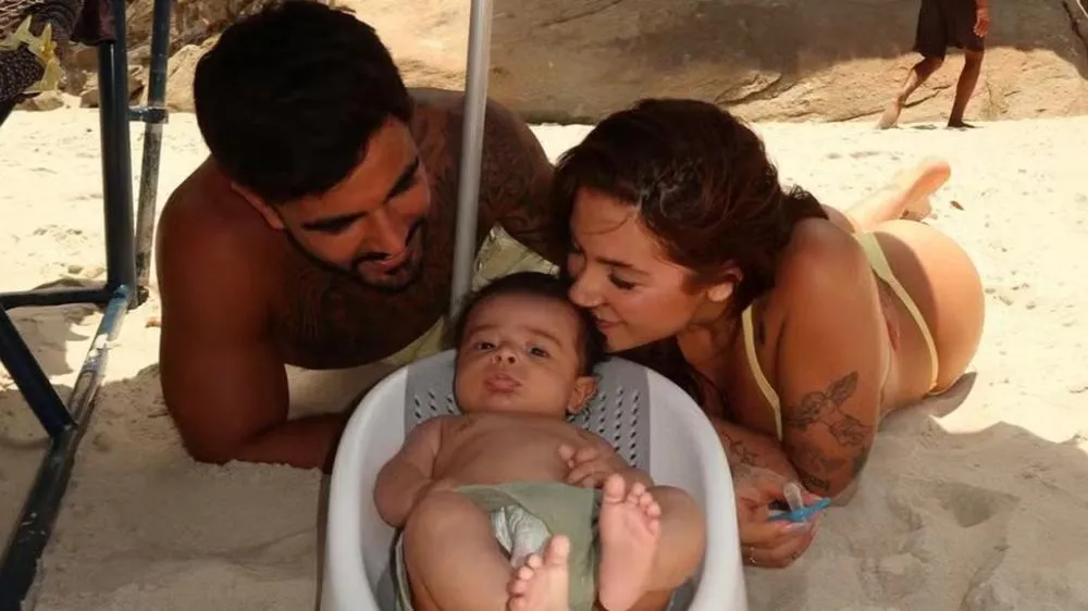 Nathalia Valente e Yuri passam dia especial com o filho, Thales: ‘Primeira vez na praia’