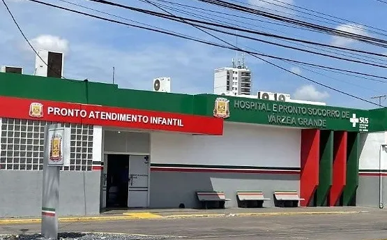 Adolescente é baleado em frente a escola em cidade de MT