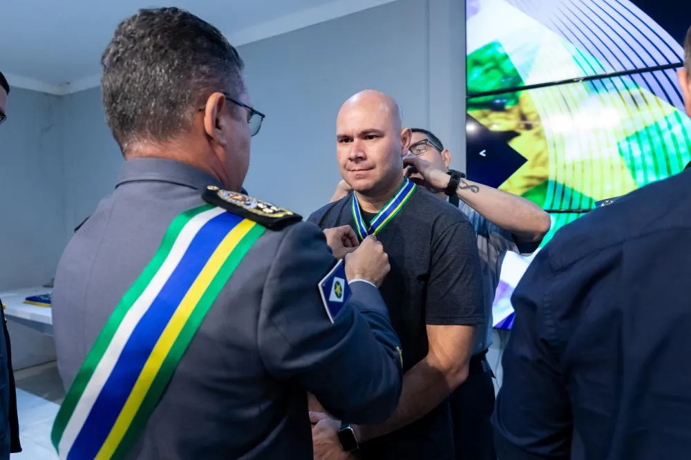 Prefeito de Cuiabá é condecorado pela PMMT e reforça apoio às corporações