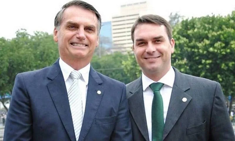 Bolsonaro define Flávio como seu candidato a presidente em 2026