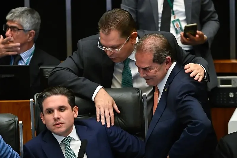 Câmara aprova PL da Dosimetria, que reduz pena de Bolsonaro e presos do 8 de janeiro