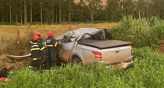 Homem de 53 anos fica ferido após capotamento na MT-249