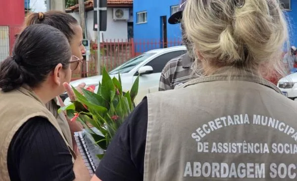 Equipe da Prefeitura reforça abordagens a pessoas em situação de rua