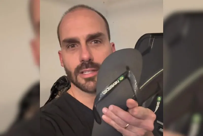 Eduardo Bolsonaro critica propaganda contra “pé direito” e propõe boicote à marca