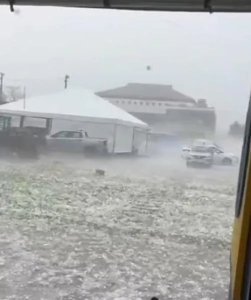 Temporal com granizo causa estragos em Campo Novo do Parecis