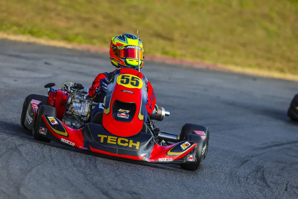 Piloto de Campo Verde, João Antônio Leal é bicampeão estadual de kart