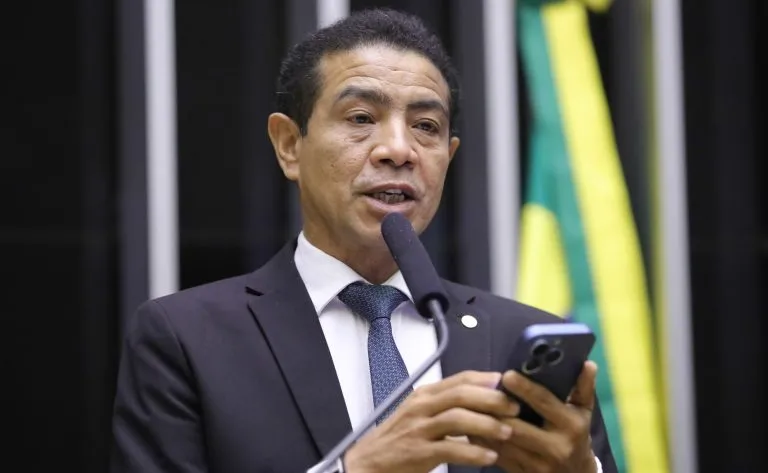 Projeto proíbe uso de imagens desrespeitosas à fé cristã em desfiles de escola de samba 