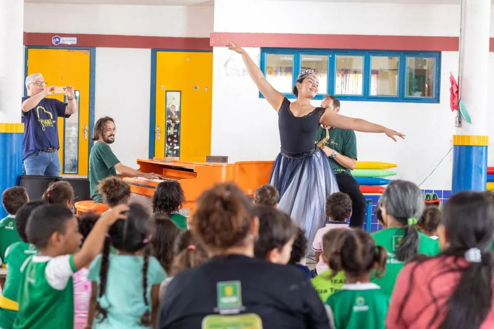 Piano Gente leva balé, saxofone e piano as escolas de zonas urbana e rural