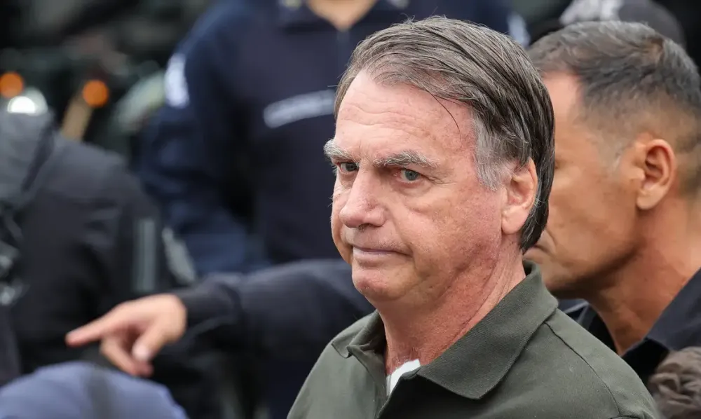 Bolsonaro foi transferido da Superintendência da Polícia Federal no DF para a Papudinha, diz STF