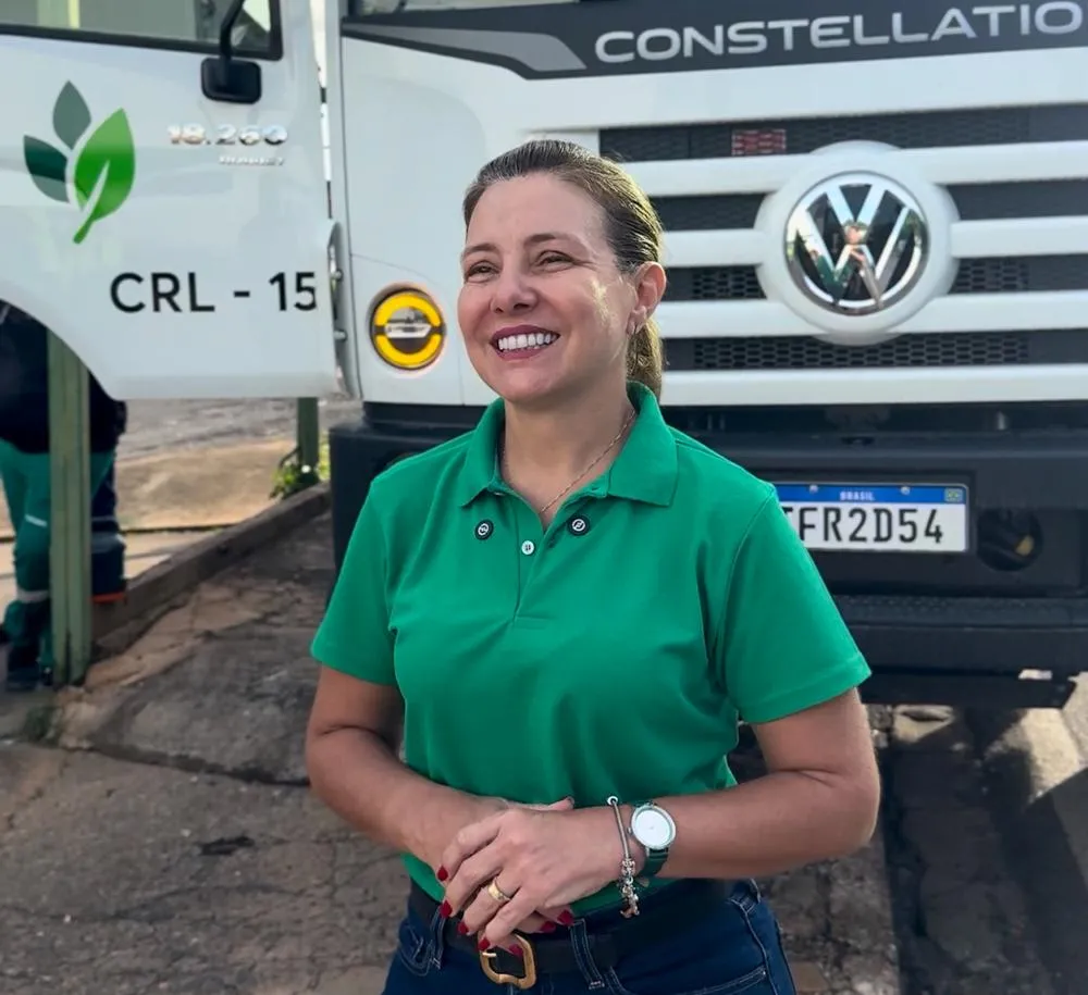 Prefeita acompanha serviço, conversa com trabalhadores e garante regularidade da coleta de lixo em Várzea Grande 