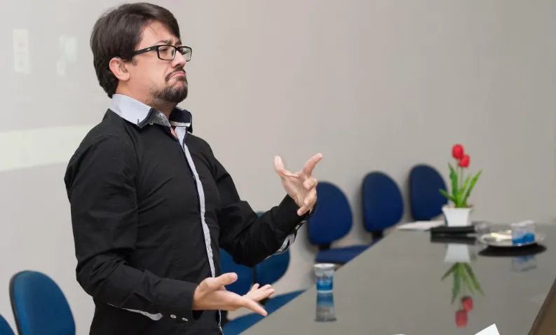 Seduc abre 390 vagas para curso gratuito de Libras em Cuiabá