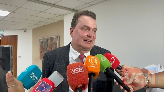 Max Russi quebra jejum de 7 anos e arranca de Mendes reajuste para servidores