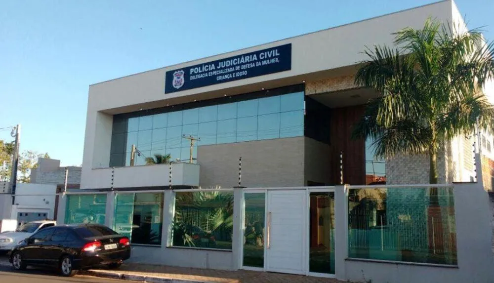 Homem é preso após ataque com faca contra ex-companheira em Várzea Grande