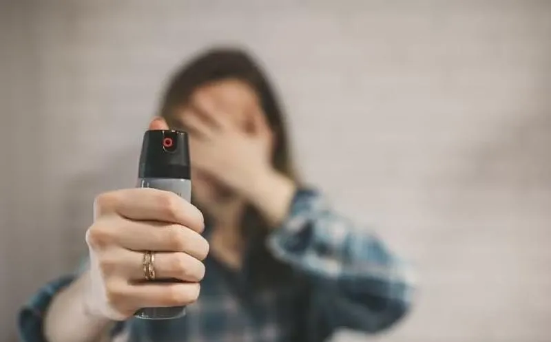Deputados aprovam porte de spray de pimenta para mulheres