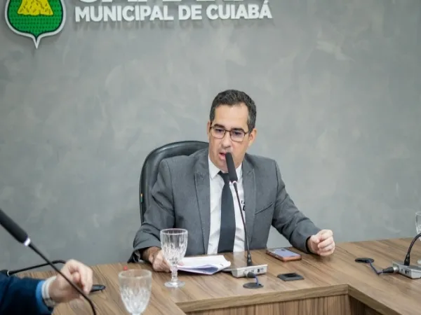 Presidente cita morte de adolescente e cobra nomeação de 800 PMs para avanço do policiamento nas comunidades em Cuiabá