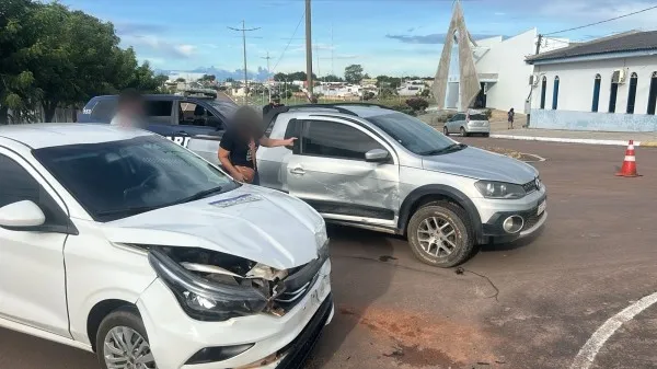 Motoristas escapam ilesos após colisão em cruzamento de Colíder