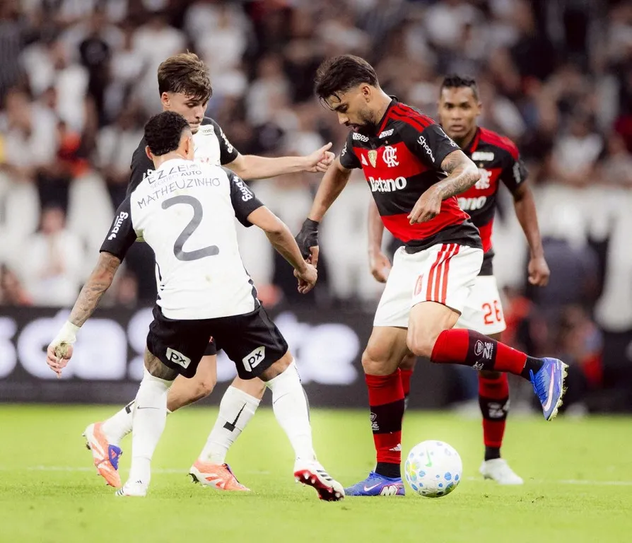 Corinthians e Flamengo ficam no 1 a 1 em duelo eletrizante