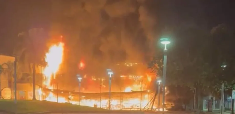 Incêndio destrói Ditado Popular no centro de Sinop