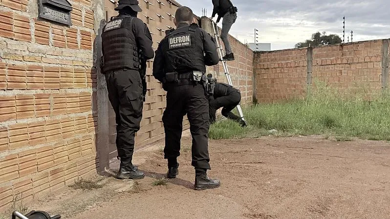 Megaoperação prende bando de traficantes comandado por “princesa de facção” em Cáceres