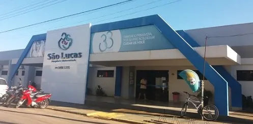 Criança de 2 anos é agredida por mãe em hospital e obrigada a dormir no chão para mulher usar a cama