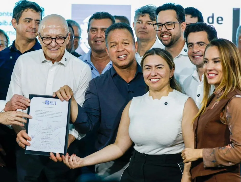  Prefeito Cláudio Ferreira e governador Otaviano Pivetta assinaram termo que representa um marco para a saúde da região | Foto – Ednilson Aguiar