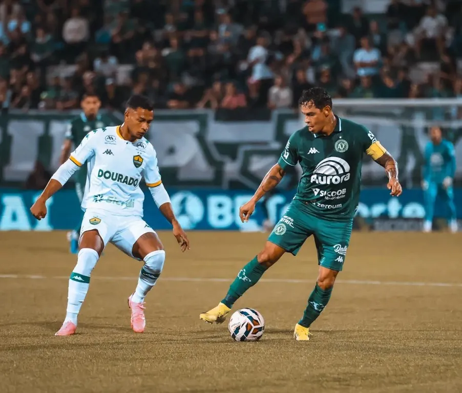 Cuiabá vence Chapecoense em jogo tenso e avança na tabela da Série B