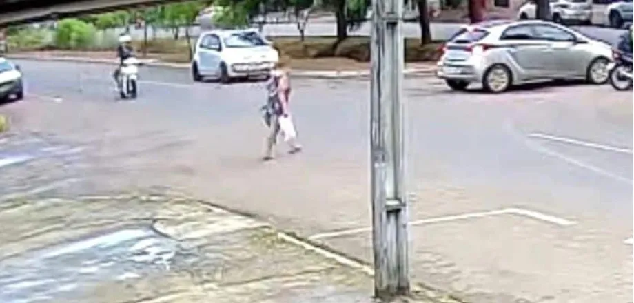 Mulher morre após ser atropelada por moto em avenida de Sinop; assista