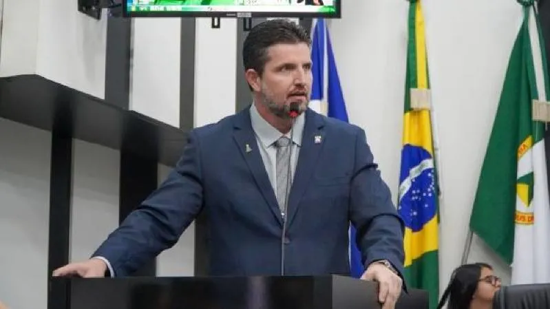 Vereadores aprovam projeto que proíbe livros com conteúdo erótico em Cuiabá